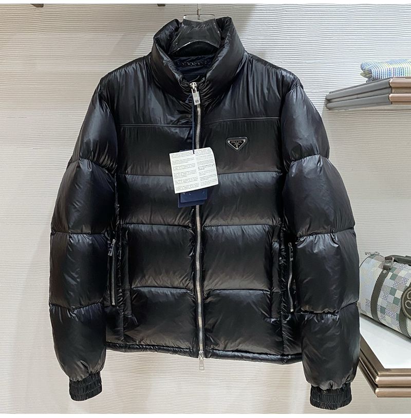 PRADA-1E9C38 PRADA 2025 F/W 신형 자카드 나일론 패딩 / 금속 소형 로고 패딩 블랙 남성용